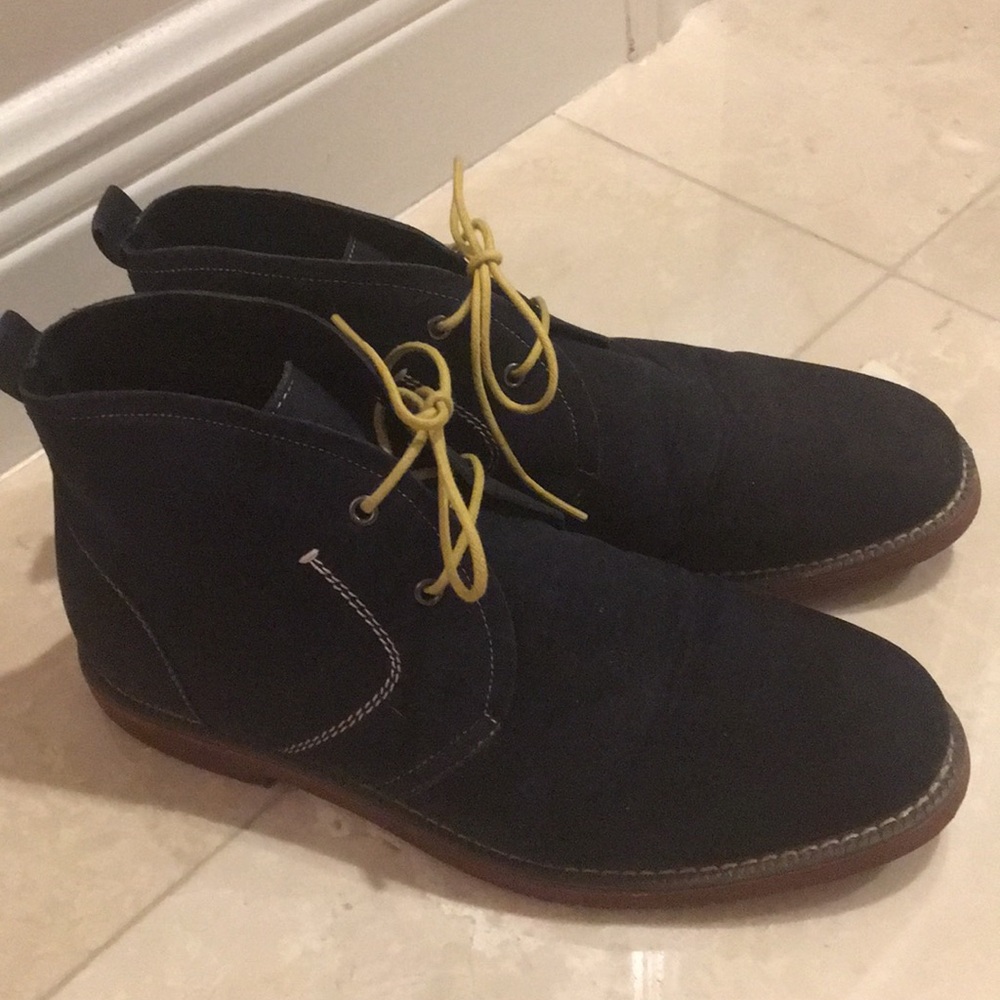 UNLISTED by Kenneth Cole Chukka